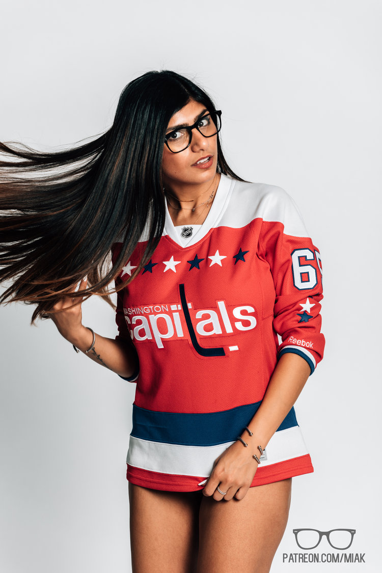 Хоккей DC: Чувственный поворот 🏒 – высококачественное фото 26