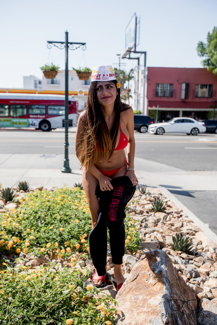 In-N-Out: Show Me Your Buns 🍔 - Bild 6