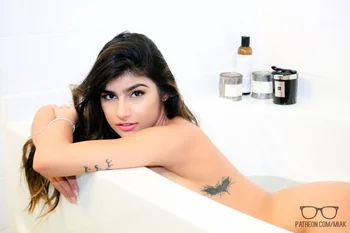 Pink Bath: Come Join Me 🛁 - 2