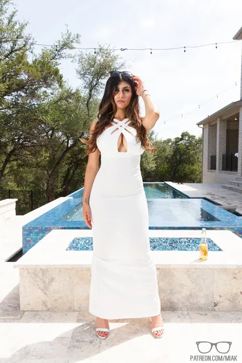 Meet Me at the Pool 🏊 – high-quality photo 9