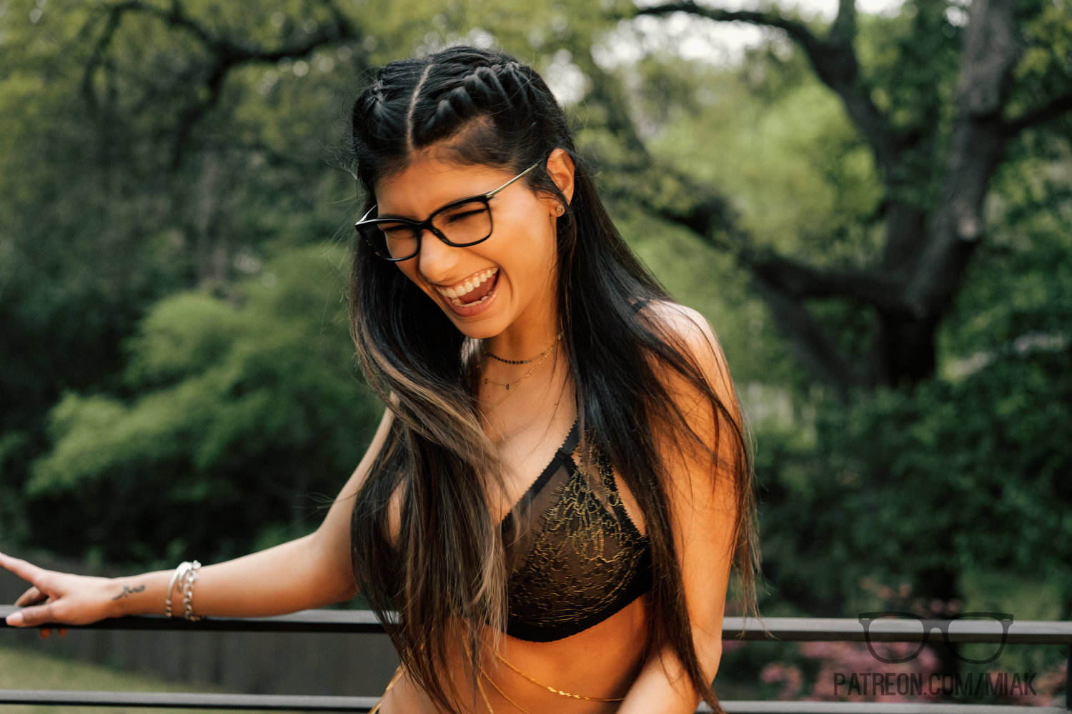 Mia Khalifa foto de alta qualidade de Vistas da varanda 🌆 - imagem 4