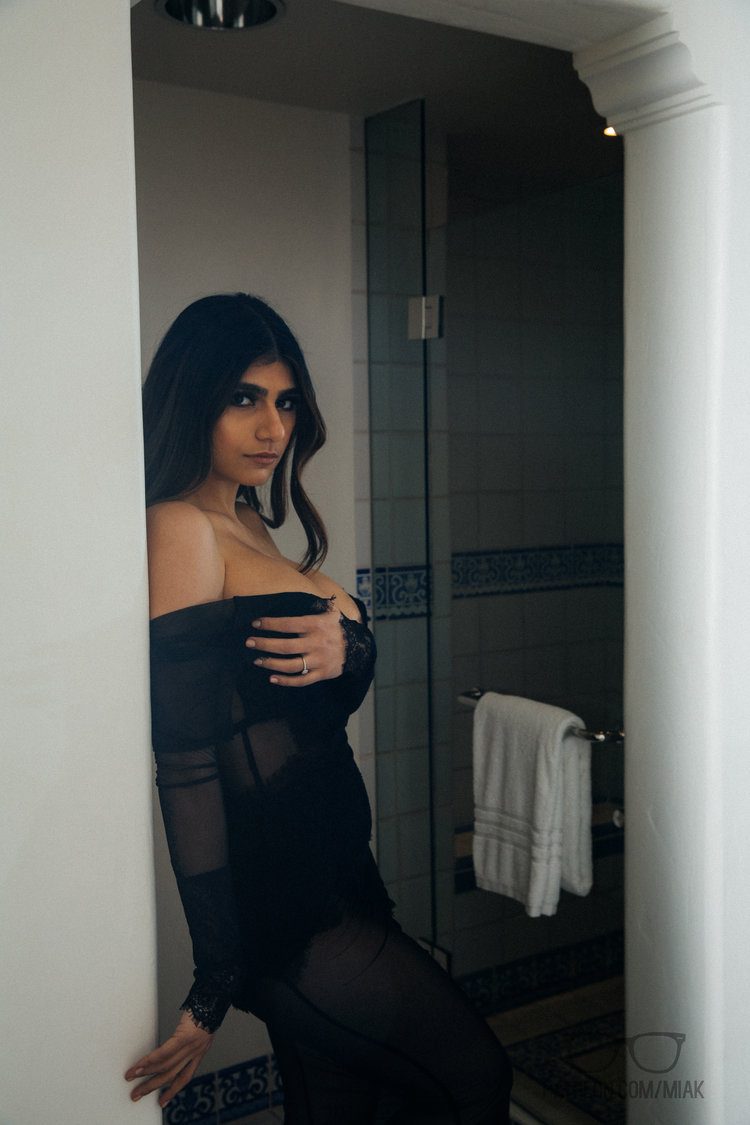 Mia Khalifa foto de alta qualidade de Noivado 💍 - imagem 2