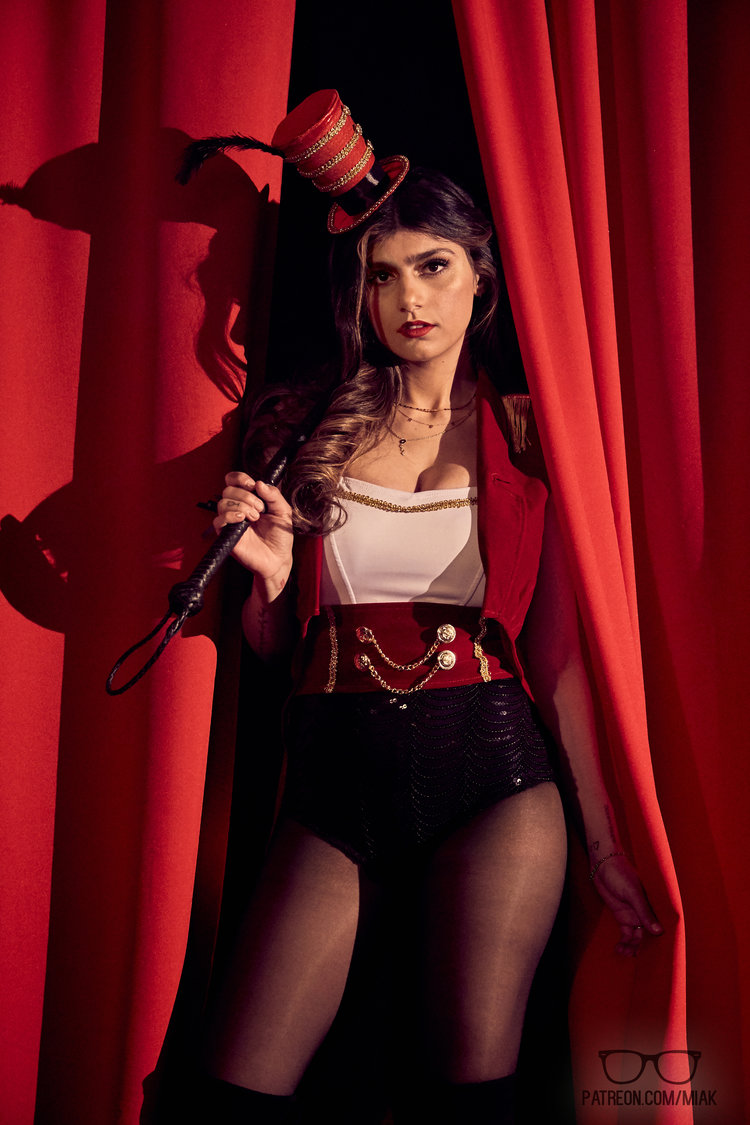 Lion Tamer 🦁 high-quality photo 12