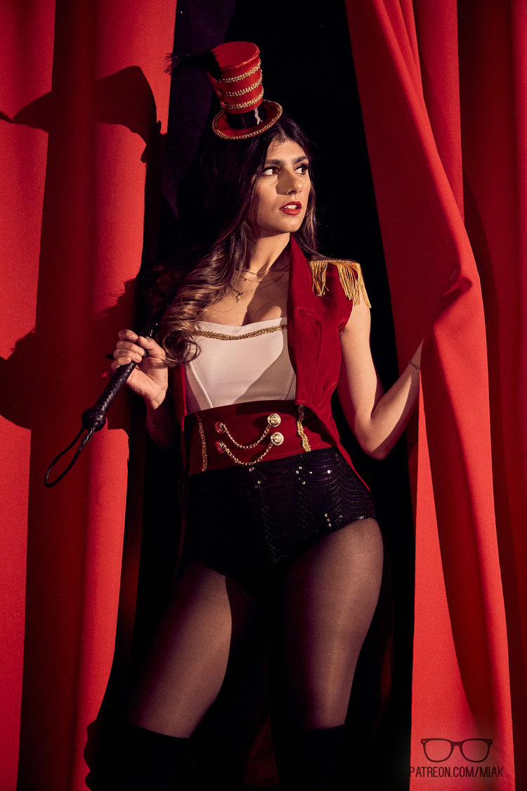 Lion Tamer 🦁 high-quality photo 13