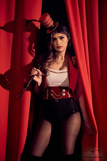 Lion Tamer 🦁 – high-quality photo 12