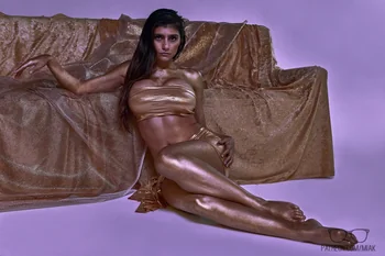 Mia Khalifa Gold 🏅 高品質照片 — 圖片4
