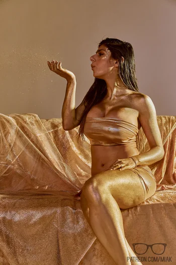 Mia Khalifa Gold 🏅 高品質照片 — 圖片6