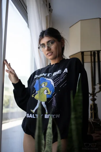 Mia Khalifa Monday Morning 🌞 高品質照片 — 圖片5